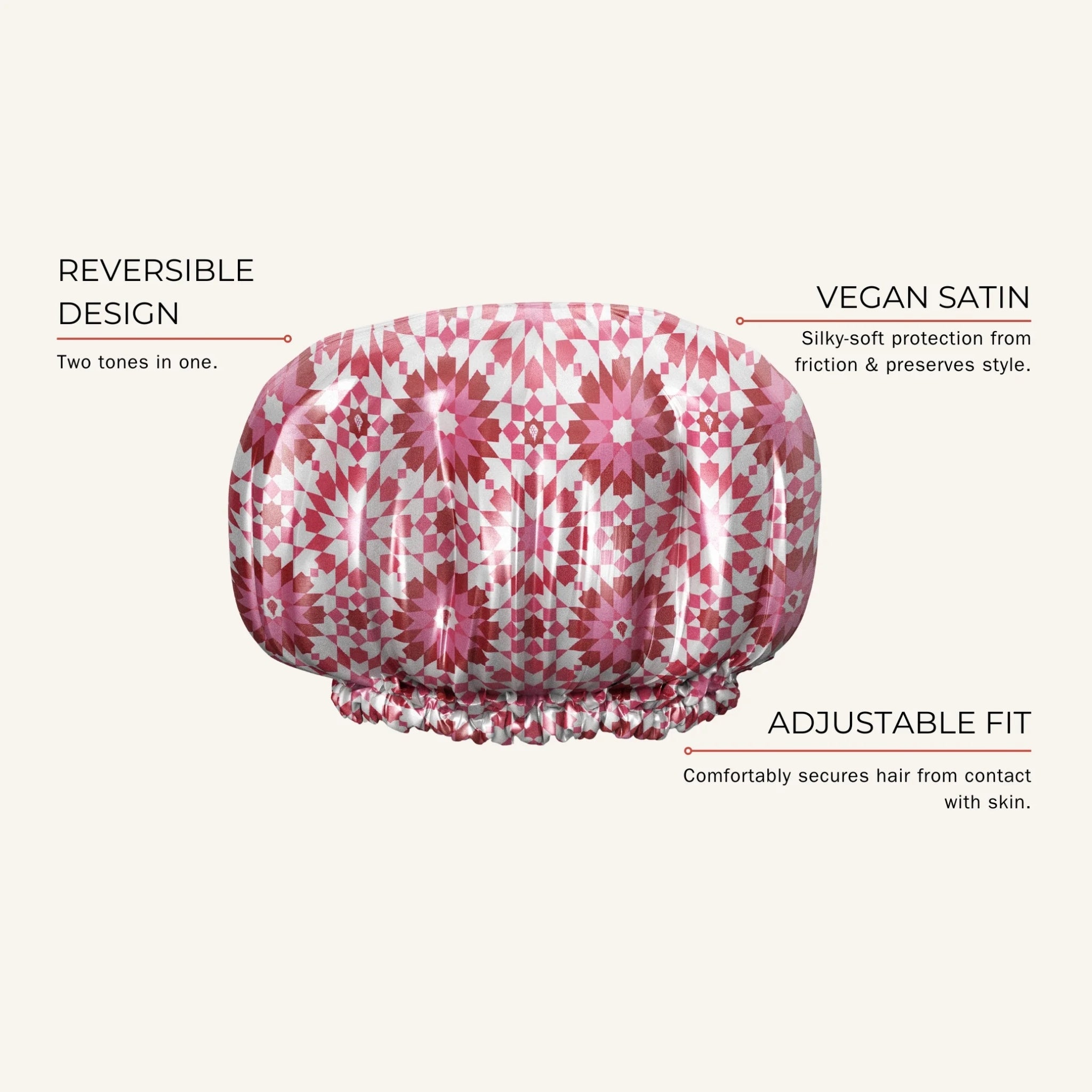 Vendbar badehætte i pink og hvidt geometrisk mønster med vegansk satin og justerbar elastisk pasform.