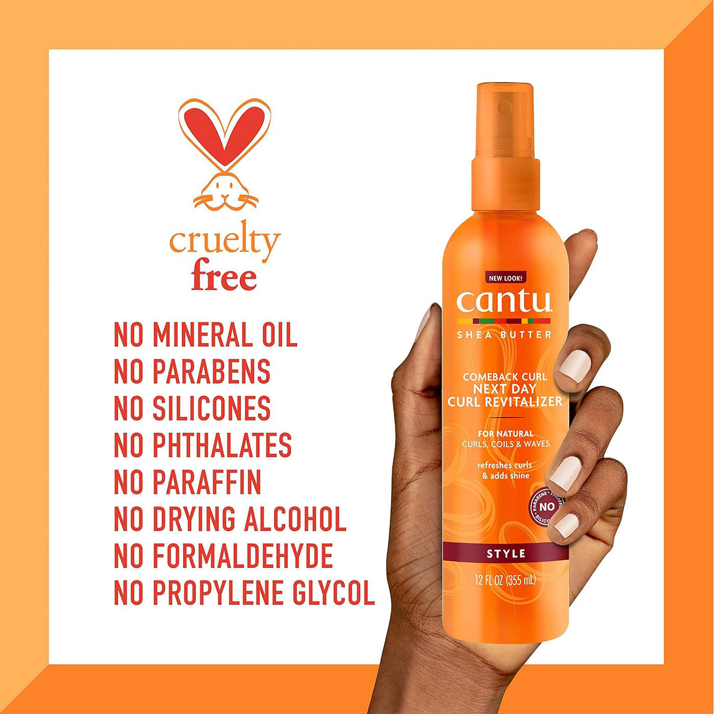 Hånd der holder Cantu Shea Butter Comeback Curl Revitalizer, fremhæver "fri for"-ingredienser.