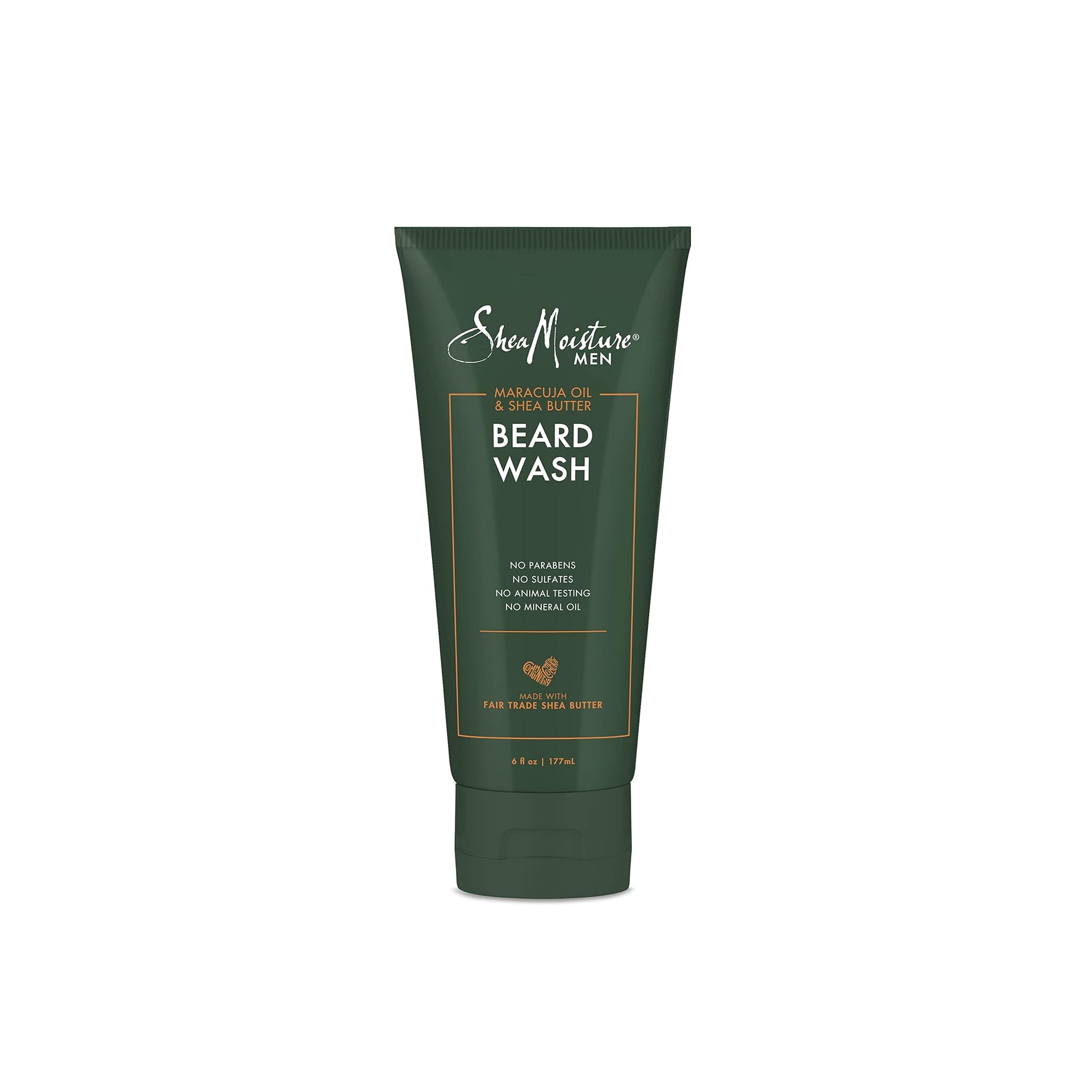Grøn tube med Shea Moisture Men Maracuja & Shea Butter skægshampoo. Produktet er mærket med logo og produktnavn.